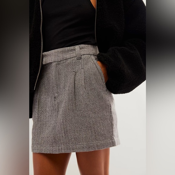 Free People Pop Preppy Mini Skirt Gray Grey Pockets Zip Front NWT Size 2 - Picture 2 of 9